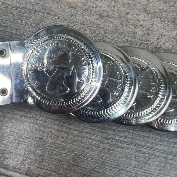 Vintage Queen Elizabeth slinky silver tone coin Belt. Rare. - Picture 3 of 8